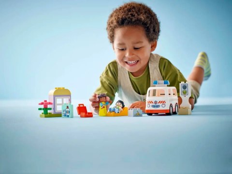 10447 - LEGO DUPLO - Karetka z kierowcą