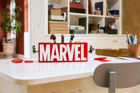 76313 - LEGO Super Heroes - Logo MARVEL z minifigurkami