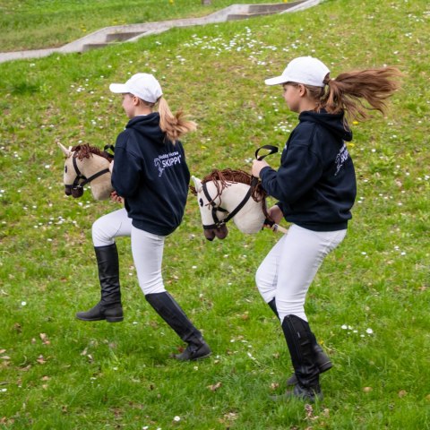 Konik na kiju z kantarem - Hobby Horse Skippi - Karmel - A3 - prezent